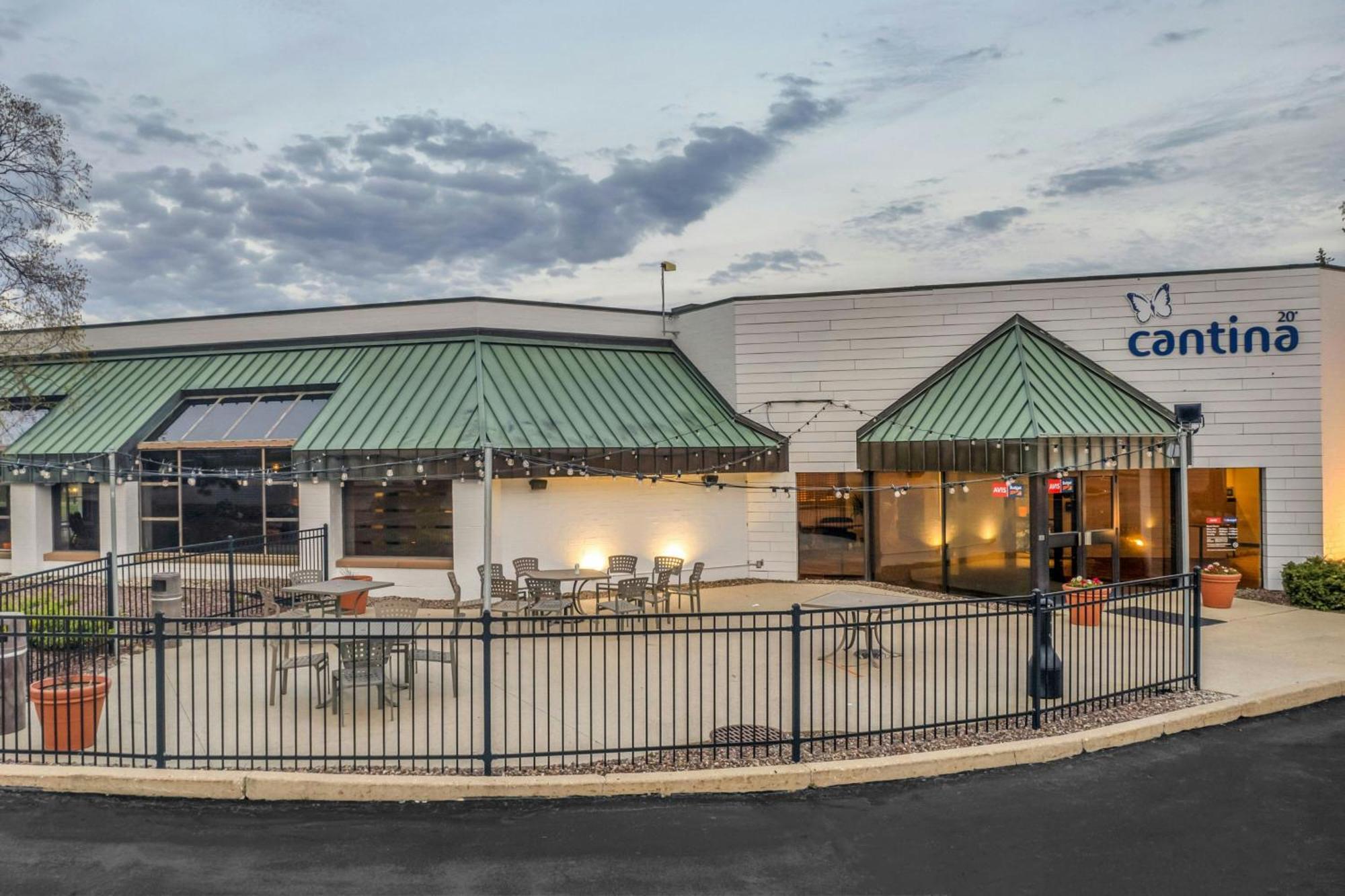 Delta Hotels By Marriott Mount Pleasant Racine Exterior foto